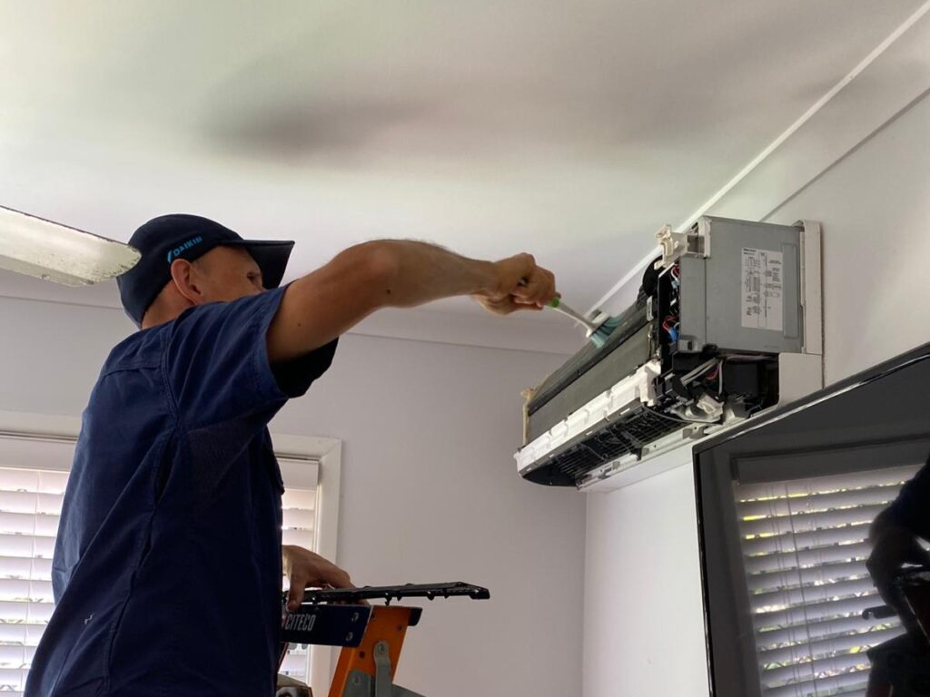 Installation / servicing an aircon unit